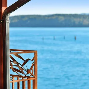 Salishan Tree House Cowichan Bay